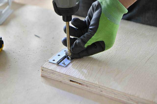 家中どこでもワークスペース！3×6合板1枚から作れる折りたたみデスク&ベンチ