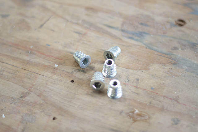 ブラケットいらずで突っ張れる!?デッドスペースを解消するウォールラック