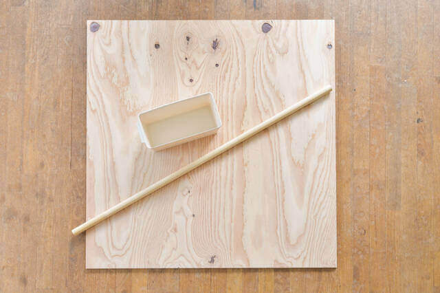 材料たった2つで玄関を格上げ!小物も吊るせる“多目的傘かけ”をDIY