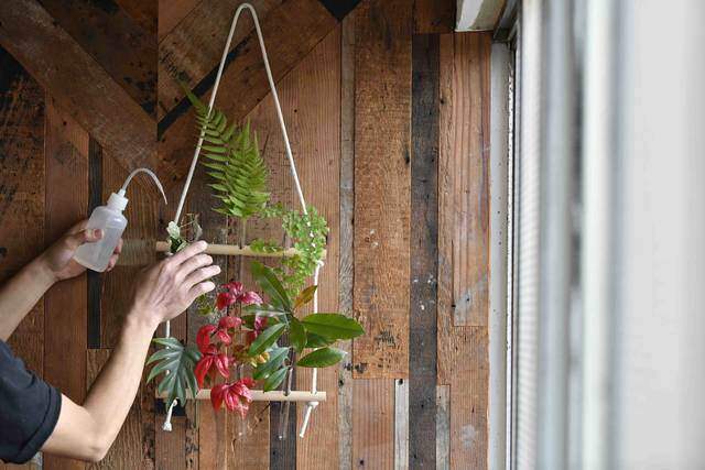 試験管×棒材で作るフラワーベース！植物で壁を飾ろう