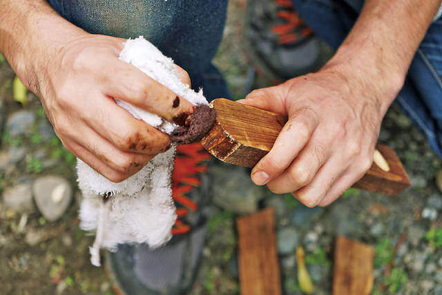 持ち運びも簡単なキャンプの味方!フォールディングテーブルをDIY!