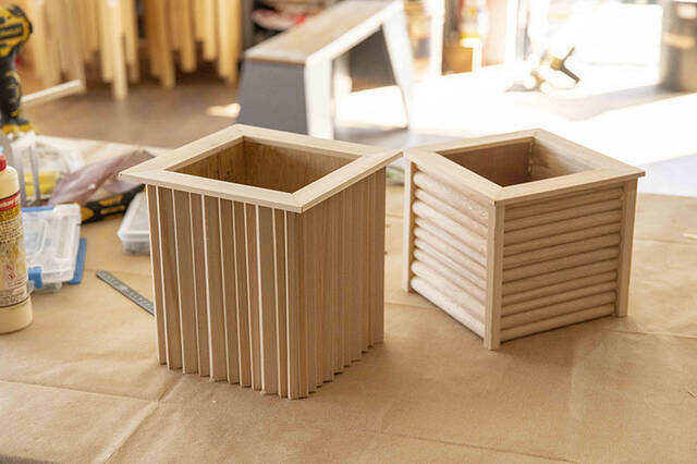 植物をインテリアへ変える。陰影が美しいプランターカバーをDIY