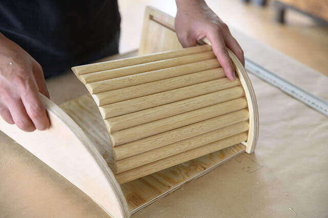 クセになるこの開閉式!木製ブレッドケースDIYで叶える“シャレ収納”