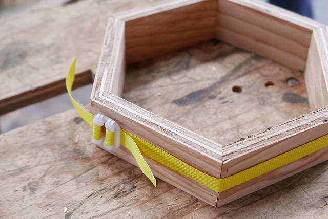 ハニカムデザインで洒落度アップ！壁掛けプランターの作り方！