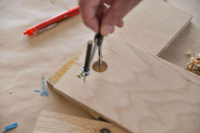 材料たった2つで玄関を格上げ!小物も吊るせる“多目的傘かけ”をDIY