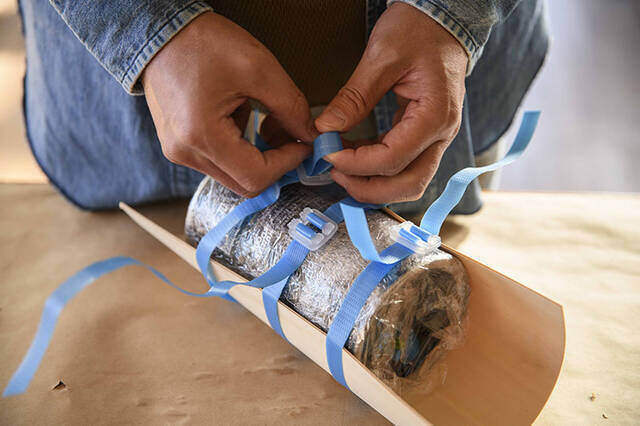 この完成度、もはや現代アート!?木製ペーパーホルダーをDIYしてトイレにも遊び心を