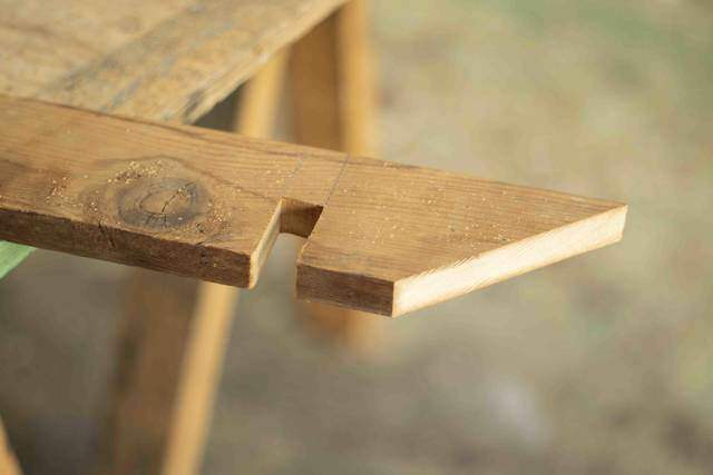 たった4枚の板でベンチが完成！侘び寂びを感じる和モダン家具