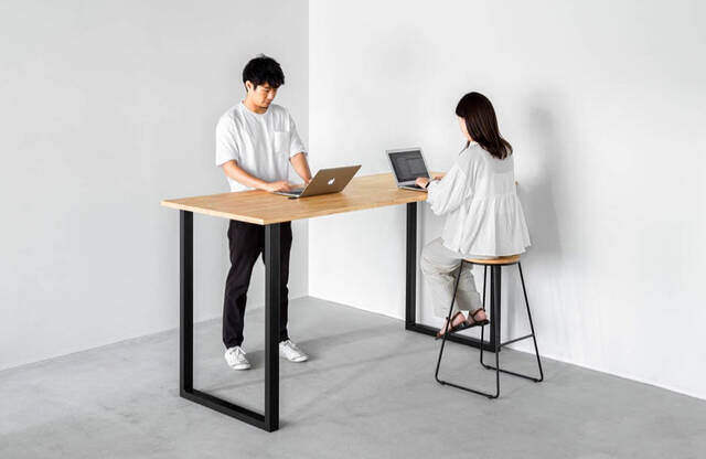 スタンディングデスクをオフィスに導入するメリットやデメリットを紹介