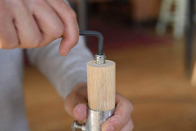 この脚、材料は