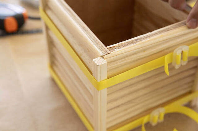 植物をインテリアへ変える。陰影が美しいプランターカバーをDIY