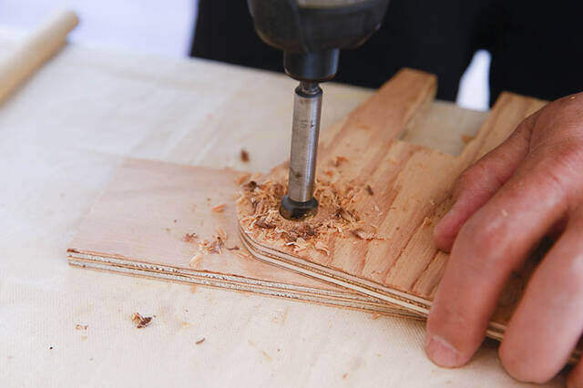 机や棚に“ちょい足し”DIY!?欲しい所に欲しい物を置ける超・便利レシピが登場