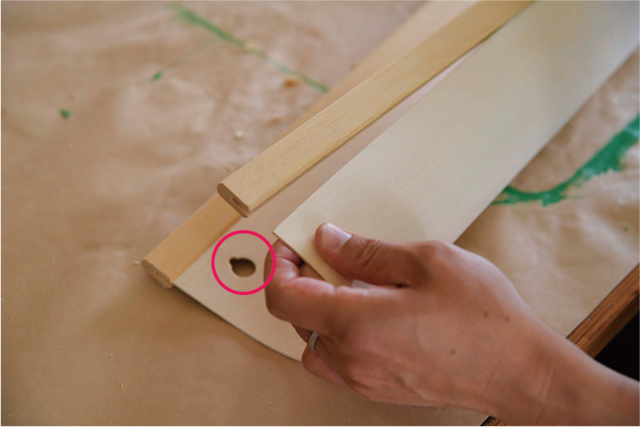ベニヤ板曲げられるって知ってた?一枚の板でミニマルな壁掛けラックをDIY