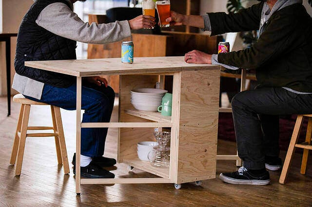 畳んで収納、開いてカフェに!収納力も抜群な移動式バタフライテーブルをDIY