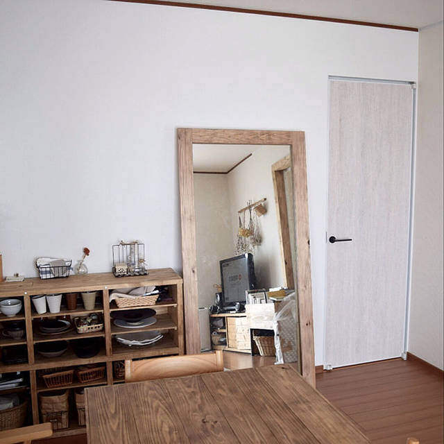 貼ってはがせる!室内ドアの壁紙張り替えにDIYで挑戦!