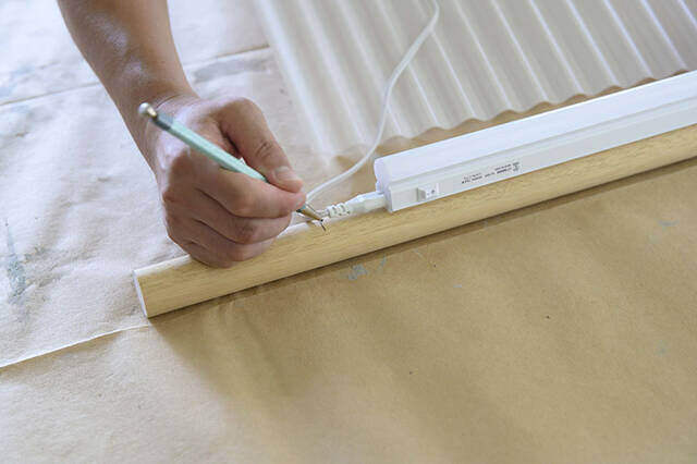 完成までたったの3ステップ！アジアを感じる“トタン屋根ランプ”をDIY