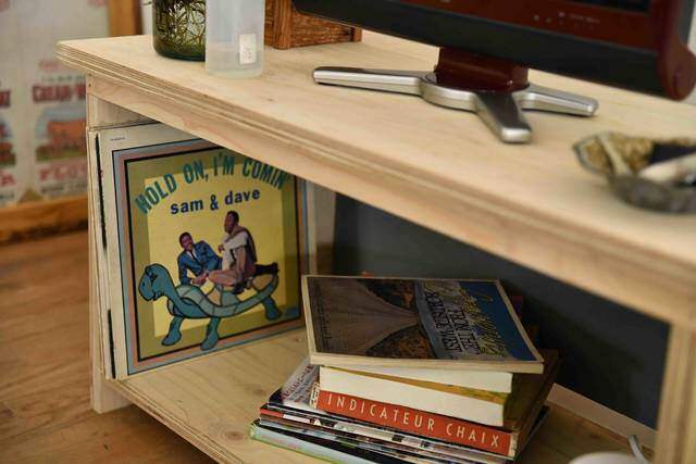 コードのゴチャつきスッキリ解決！収納上手なテレビ台をDIY！