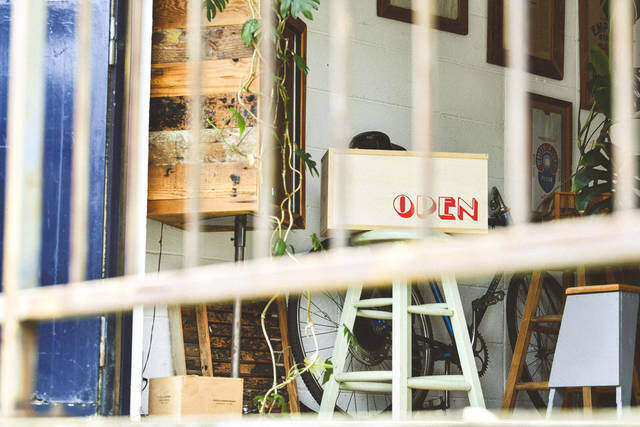 3つの木材で簡単スッキリ!開け閉め楽々なスライドドアラックをDIY!