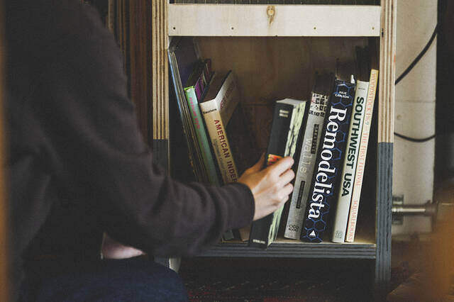 雑誌・植物これ一台！“大容量”で“飾れる”欲張りレコードラックをDIY