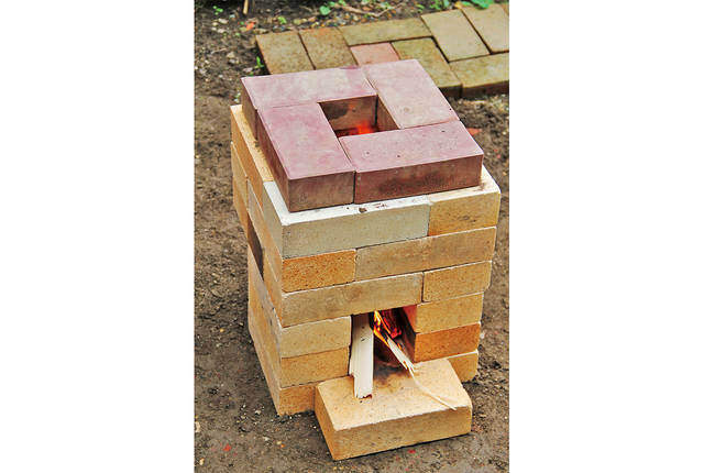 耐火レンガ&コンクリートで常設のロケットストーブを作る!