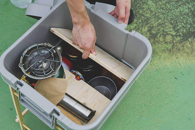 “仕舞えるだけ”の収納で満足?汚れも防げる超快適サイドテーブルをDIY