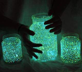 キャンプなどの就寝時に使える、メイソンジャーと蓄光ペイントで照明をDIY | カシワバラさんの暮らし。