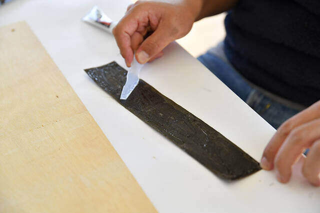 この変形にロマンがある!“パタっ”と畳めて“ガバっ”と広がるサイドテーブルをDIY