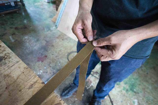 もっと自由に間取りを仕切る！古材とベルトで作るDIYパーテーション