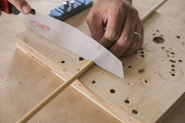 “仕舞えるだけ”の収納で満足?汚れも防げる超快適サイドテーブルをDIY