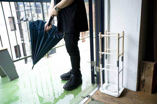 丸棒×セメントで作るDIY傘立て!自宅の玄関サイズにオーダーメイド