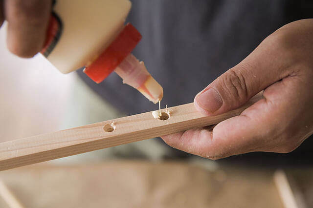 “仕舞えるだけ”の収納で満足?汚れも防げる超快適サイドテーブルをDIY