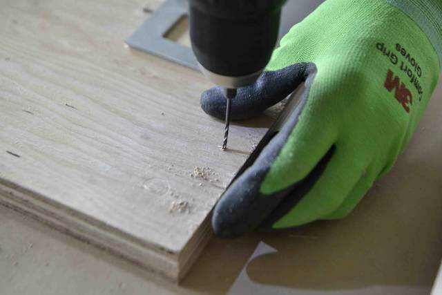 家中どこでもワークスペース！3×6合板1枚から作れる折りたたみデスク&ベンチ