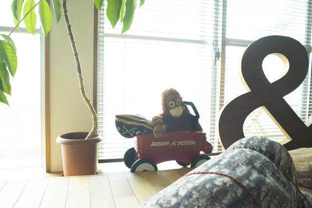 見せる収納は家計にも優しい!? コンテナ使いが巧みなキャンパーリノベ部屋