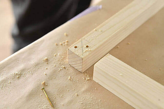 畳んで収納、開いてカフェに!収納力も抜群な移動式バタフライテーブルをDIY