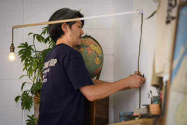 釣り用品の思わぬ活用法!?憧れの壁付けアームライトをDIY