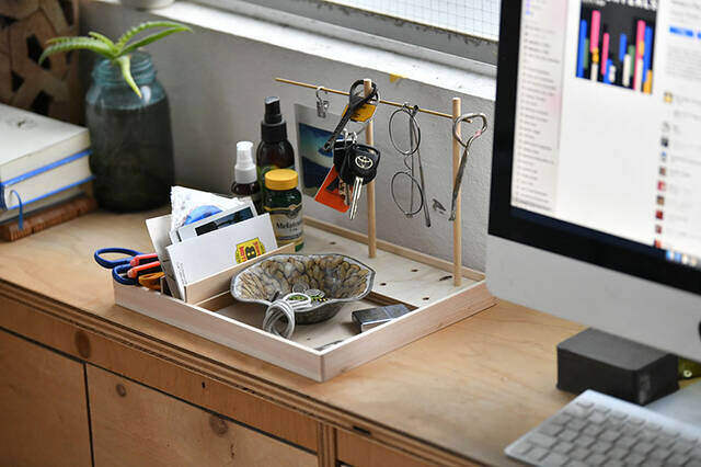 “片付け”がこんなに楽しい!デスク周りの“小物戦争”に終止符を打つオーガナイザーをDIY