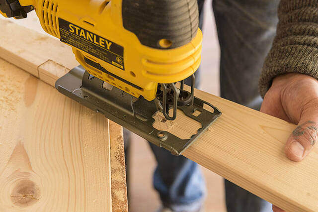 “歩くディスプレイ”なら模様替えし放題!機能性◎な開閉式ワゴンラックをDIY