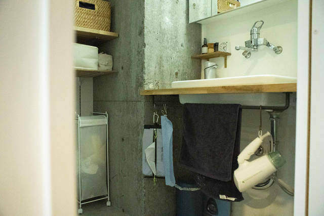 見せる収納は家計にも優しい!? コンテナ使いが巧みなキャンパーリノベ部屋