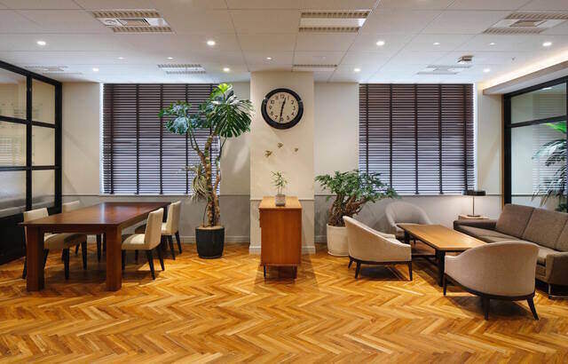 オフィスは床でイメージが変わる! 使用される床材や事例を紹介