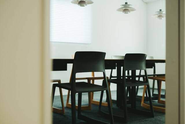 会議室をおしゃれにデザインするコツとは?参考にしたいインテリア実例