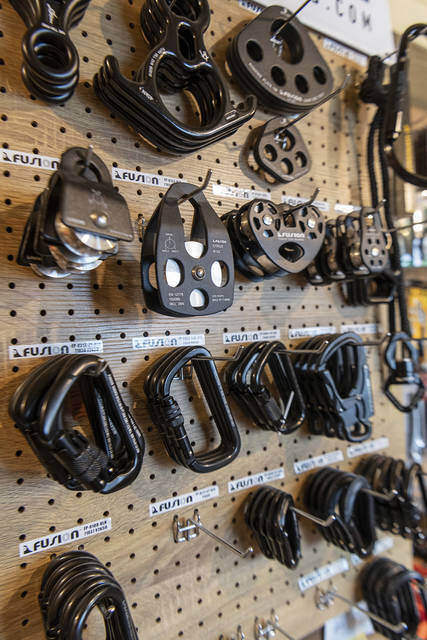 男心、ど真ん中直撃！激レア満載のギアショップへワクワク潜入