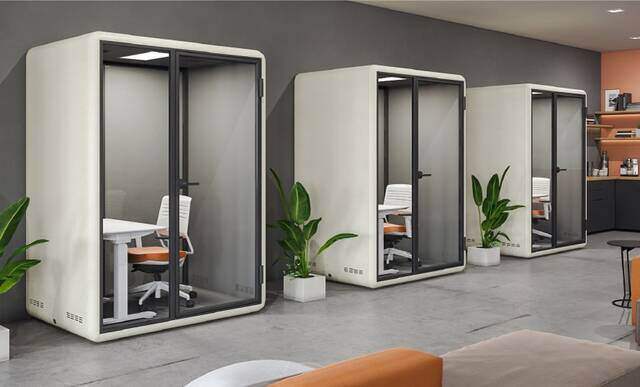 オフィスに集中ブースを設置するメリットは? ブースの種類や導入ポイントを解説