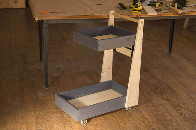 “歩くディスプレイ”なら模様替えし放題!機能性◎な開閉式ワゴンラックをDIY