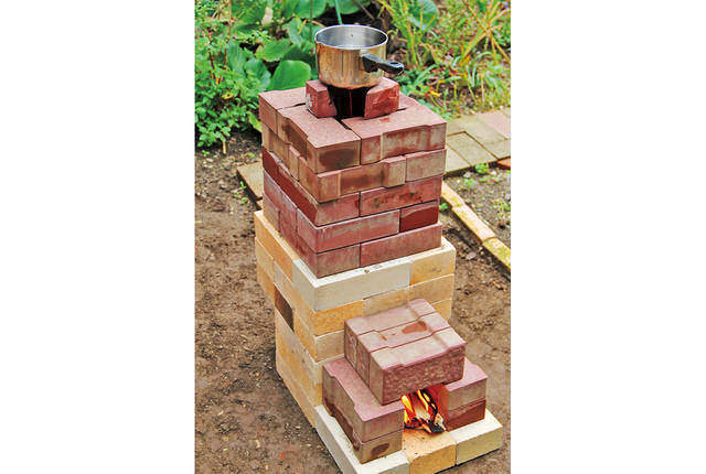 耐火レンガ&コンクリートで常設のロケットストーブを作る!