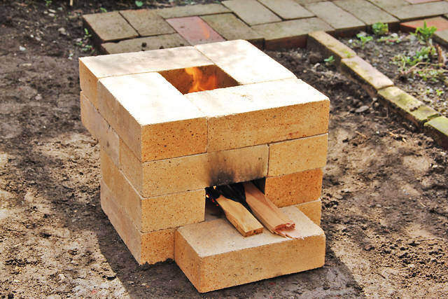 耐火レンガ&コンクリートで常設のロケットストーブを作る!