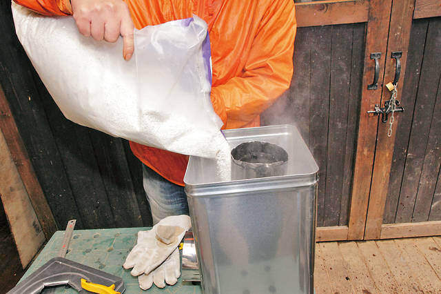 一斗缶&薪ストーブ用煙突で簡易型ロケットストーブを作る