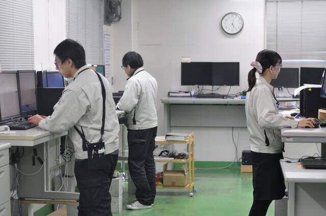 スタンディングデスクをオフィスに導入するメリットやデメリットを紹介