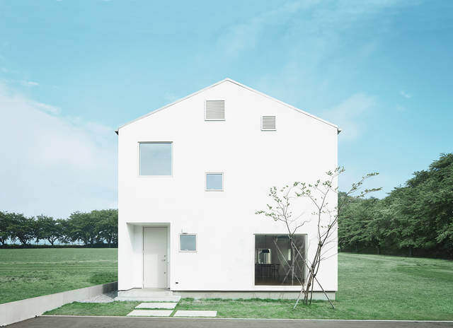 切り取る景色がインテリア。たっぷりの自然光で優しく照らす『窓の家』。