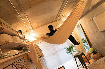 マスキングテープでアレンジ！可動棚リノベを自分好みに仕上げる小粋なテクニック