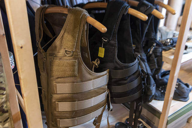 男心、ど真ん中直撃！激レア満載のギアショップへワクワク潜入