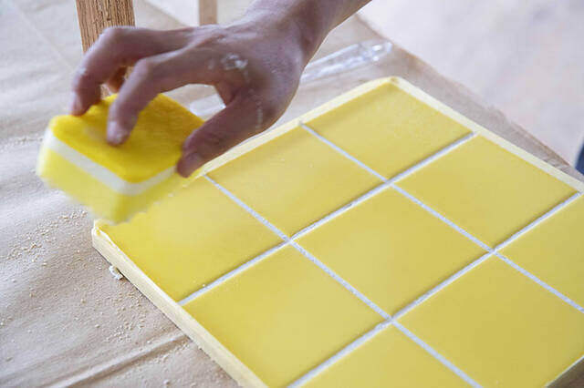 暮らしを上げるタイル天板。海外ライクなサイドテーブルをDIY